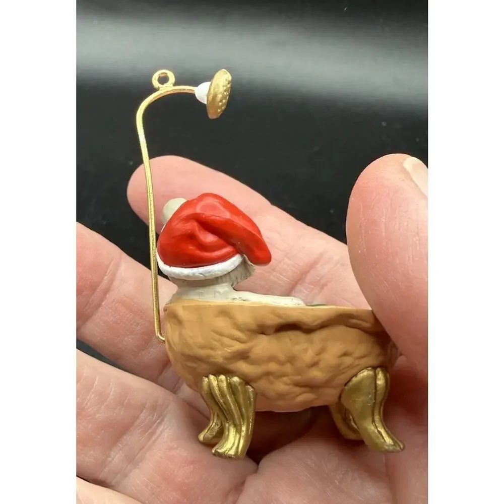 1988 Hallmark Ceramic Mouse in Bubble Bath Walnut Shell Squeaky Clean LO14